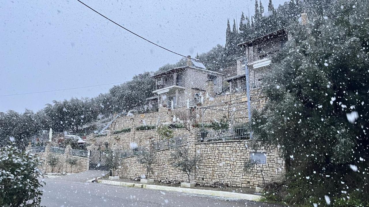 Stone Maisonettes Aigio Exterior foto