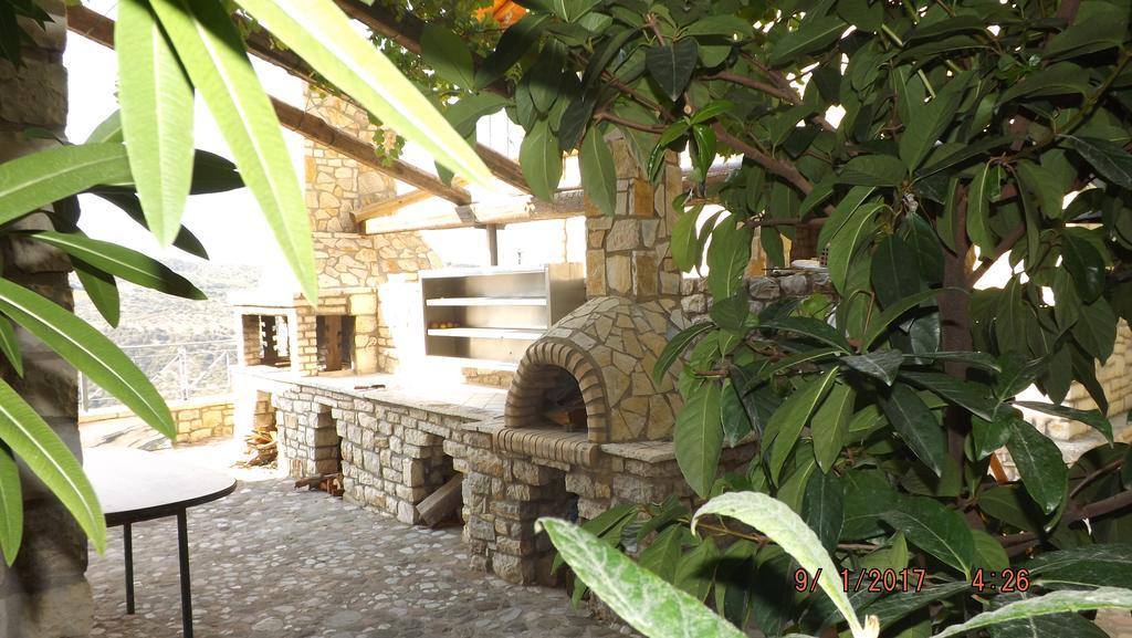 Stone Maisonettes Aigio Exterior foto